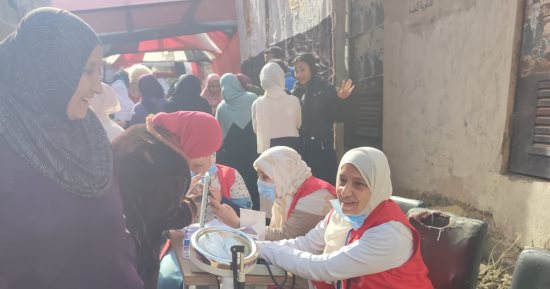 فريق طبى أمام اللجان لمساعدة الناخبين صحيا أثناء التصويت بانتخابات الرئاسة
