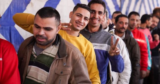 إقبال الناخبين ضمن مبادرة "ابدأ" فى لجان العاشر من رمضان