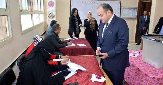 وزير التجارة يدلى بصوته بالانتخابات الرئاسية ويؤكد خطوة مهمة لاستكمال بناء الدولة 