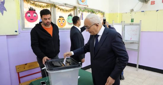 وزير التعليم يدلى بصوته فى لجنة فاطمة عنان بالقاهرة الجديدة