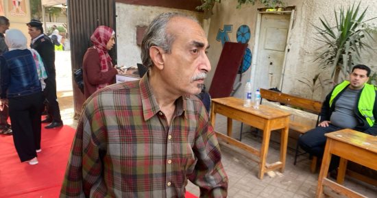 توافد الناخبين على لجنة مدرسة الأوقاف الثانوية بنات للإدلاء بأصواتهم.. صور