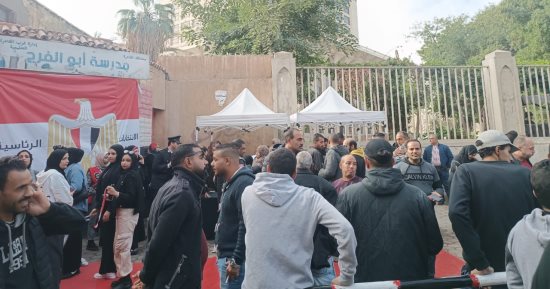 انتخابات الرئاسة 2024.. لجان وسط القاهرة كاملة العدد.. السيدات وكبار السن يتقدمون المشهد.. كراسي متحركة لمساعدة المرضي والمسنين للوصول إلى اللجان.. الإعلام تزين اللجان.. وانتظام عملية التصويت.. صور