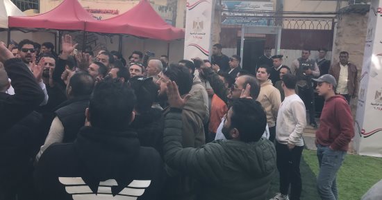 مسيرات حاشدة أمام لجان شمال سيناء.. والأهالى يهتفون: تحيا مصر.. صور