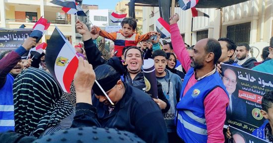 آلاف الشراقوة يحتفلون بالعرس الانتخابى داخل اللجان بالطبل والمزمار
