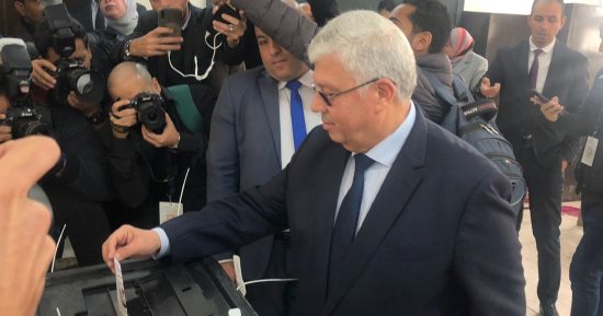 وزير التعليم العالى يدلى بصوته فى الانتخابات الرئاسية بالتجمع الخامس