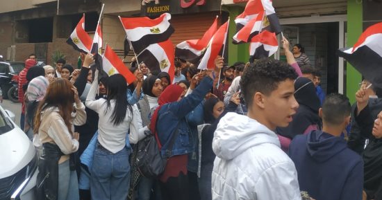 أعلام وطبول وهتافات بين صفوف الناخبين في لجان منطقة الزيتون  
