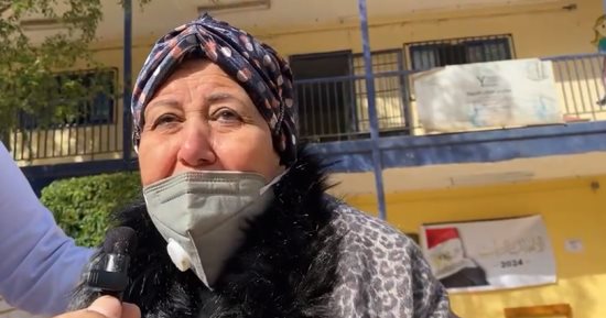 سيدة مسنة: أنا جاية أنتخب حبيبي وحبيب المصريين وتوجه رسالة خاصة للشباب