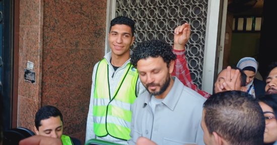 حسام غالى يدلى بصوته فى الانتخابات الرئاسية بمدينة نصر