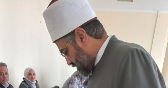 عمرو الورداني أمين الفتوى بدار الإفتاء يدلى بصوته بانتخابات الرئاسة.. صور