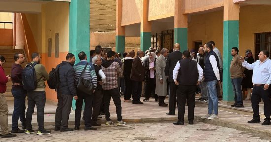 إقبال كثيف بالانتخابات الرئاسية بلجنة مدرسة الشهيد المقدم نبيل