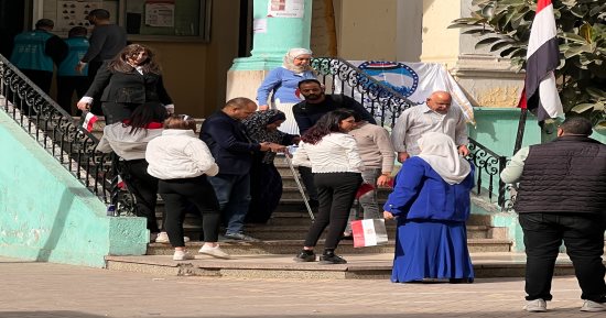 وفد برلمان البحر المتوسط يزور لجان انتخابات الرئاسة بمدرسة قصر الدوبارة