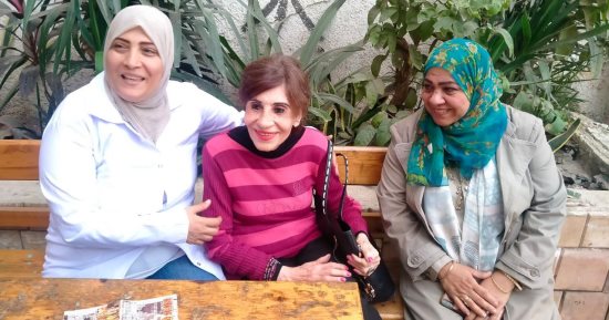 الفنانة سميرة محسن تدلى بصوتها فى الانتخابات الرئاسية