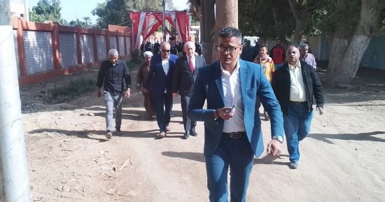 محافظ الأقصر يتفقد لجان انتخابات الرئاسة لمتابعة انتظام عملية التصويت.. صور