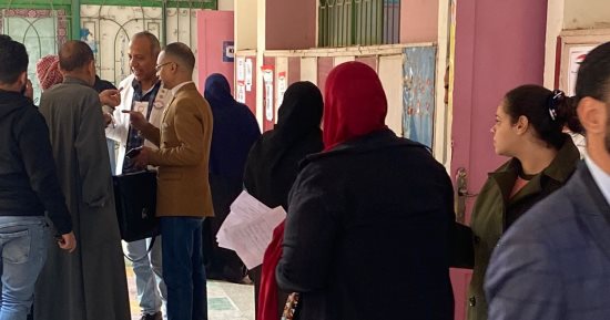 مسنة بعد الإدلاء بصوتها: انتخبت "السيسي" علشان بحبه 