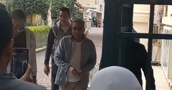 صبرى فواز يدلى بصوته فى الانتخابات الرئاسية بلجنة فنون جميلة بالزمالك