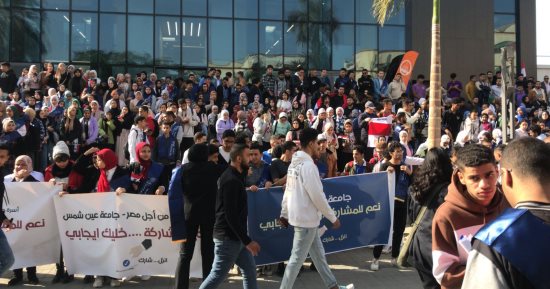 طلاب وأعضاء هيئة تدريس وإداريي جامعة عين شمس يحتشدون للمشاركة بالانتخابات