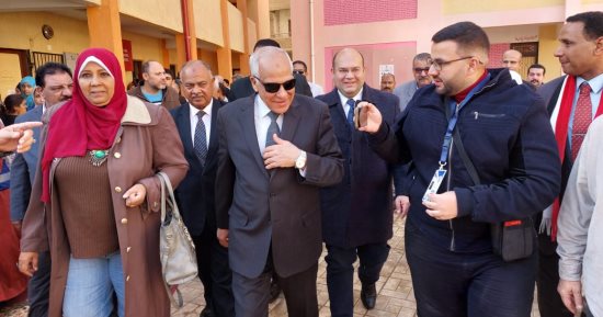 محافظ الجيزة يشيد بوعى المواطنين وحسهم الوطنى وإصرارهم على حقهم الدستورى