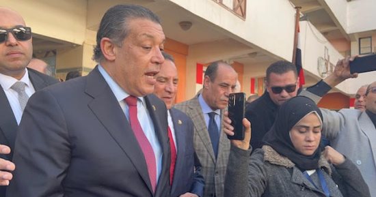 المرشح الرئاسى حازم عمر يتفقد مدرسة الشهيد أحمد زكى بالفيوم.. صور