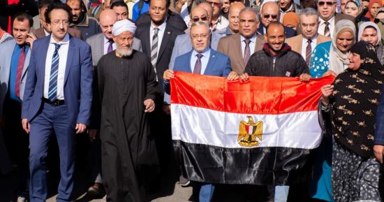 رئيس جامعة طنطا يتقدم مسيرات طلابية احتفالا بالمشاركة في انتخابات الرئاسة