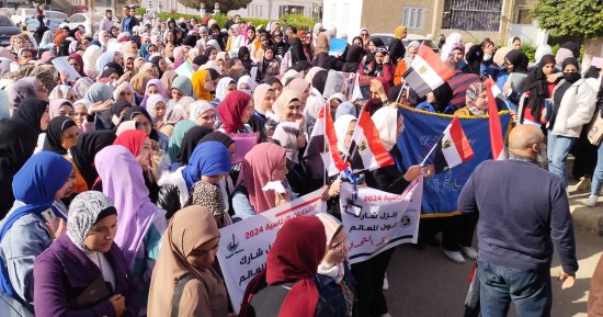 مسيرة شبابية بالآلاف لأبناء القليوبية متوجهين إلى اللجان للإدلاء بأصواتهم.. فيديو