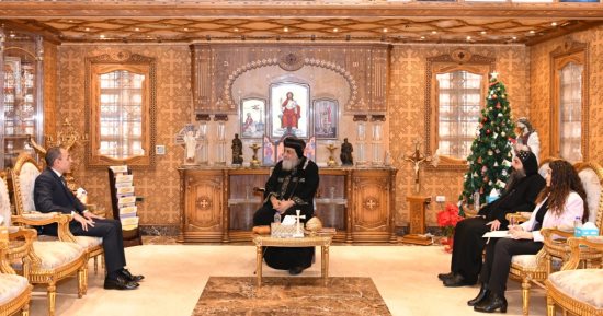 البابا تواضروس يستقبل سفراء مصر الجدد فى بوليڤيا وأستراليا