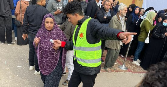 كبار السن يحرصون على المشاركة فى التصويت لليوم الثانى على التوالى