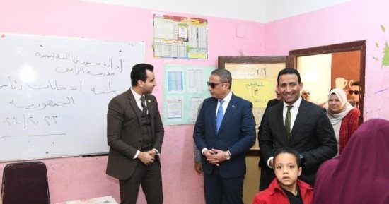 محافظ الفيوم يتفقد عددا من لجان انتخابات الرئاسة بمركزي سنورس وطامية.. صور