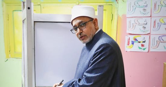 رئيس جامعة الأزهر يدلى بصوته فى الانتخابات الرئاسية ويؤكد: المشاركة واجب