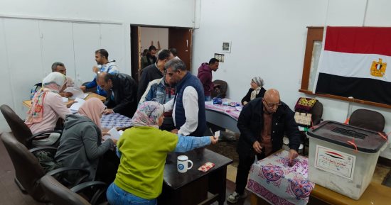 حضور كثيف من الناخبين مع بدء الفترة المسائية فى الدقى.. صور