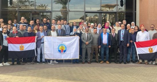 العاملون بشركة بلاعيم للبترول يدلون بأصواتهم فى انتخابات الرئاسة