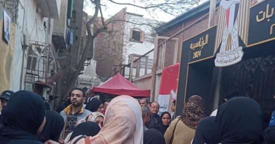 طوابير أمام لجنة الرفاعى بالدرب الأحمر بعد انتهاء فترة الراحة.. صور