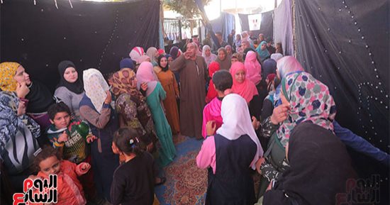 تزاحم شديد أمام مقار لجان الانتخابات الرئاسية بقرية المقاطفية دائرة العياط