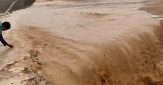 الأمطار الغزيرة والسيول تودي بحياة 9 بشمال غرب اليمن