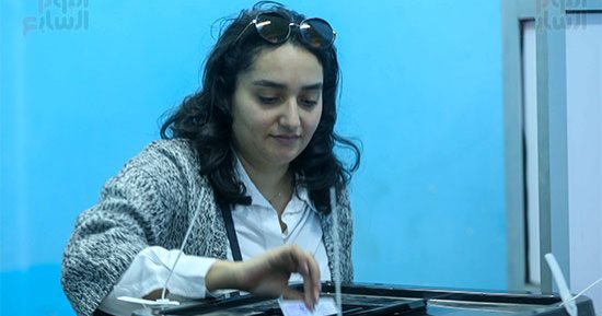 لجنة مركز أخميم.. السيسي 120733 صوتا وزهران 4901 وعمر 4663 ويمامة 2267