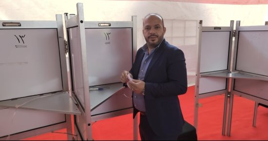 رئيس نقابة الاتصالات يدلى بصوته فى الانتخابات الرئاسية 