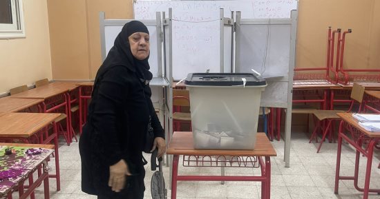 مسنة تدلى بصوتها ببولاق الدكرور: "بشارك علشان كلنا نعيش فى أمان".. صور