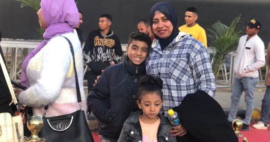 حشود نسائية وشبابية أمام مدرسة سيزا نبراوى بالتجمع ثانى أيام الانتخابات الرئاسية.. صور 