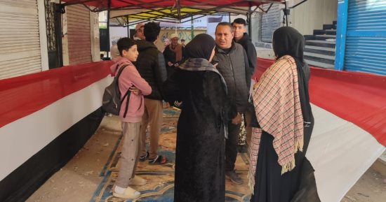 توافد الناخبين للإدلاء بأصواتهم بانتخابات الرئاسة بمدرسة أوسيم الثانوية.. صور