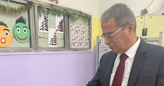رئيس القابضة للكهرباء يدلى بصوته بالانتخابات الرئاسية بلجنة بالتجمع الخامس