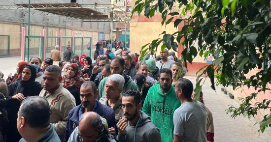 إقبال كثيف فى ثانى أيام الانتخابات الرئاسية فى لجان عين شمس والأميرية.. صور