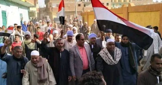 مسيرة لأهالى الطود لحث الأهالى على التصويت بالانتخابات الرئاسية.. صور