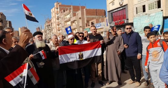 مشايخ وقساوسة يصطفون مع الشباب والنساء فى ميت غمر ودقادوس للتصويت بالانتخابات