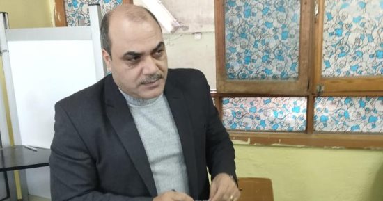 الإعلامى محمد الباز يدلى بصوته فى الانتخابات الرئاسية بلجنة الشهيد طيار محمد جمال