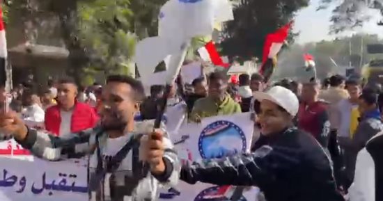 أجواء احتفالية أمام لجنة مدرسة جمال عبد الناصر  بالدقى