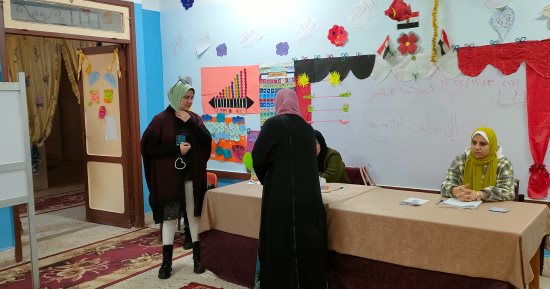 السيدات والشباب يتصدرون المشهد.. إقبال الناخبين للإدلاء بأصواتهم فى الغربية