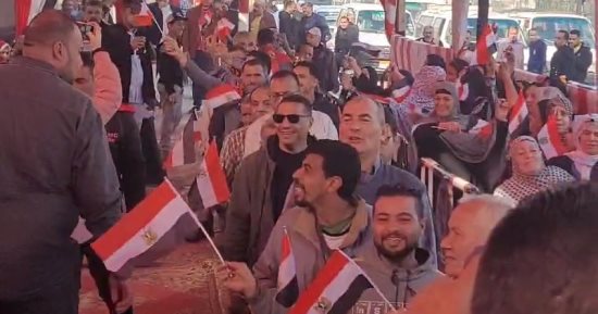 اليوم الثاني.. طوابير من الناخبين أمام لجنة مدرسة الزراعة الثانوية بالزقازيق