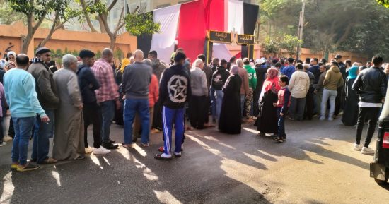كثافة بطوابير الناخبين أمام اللجان الانتخابية فى حدائق القبة.. صور