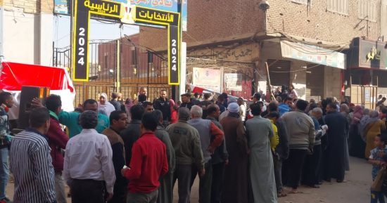 اصطفاف كبير للناخبين أمام لجنة المرج مع الساعات الأولى للتصويت