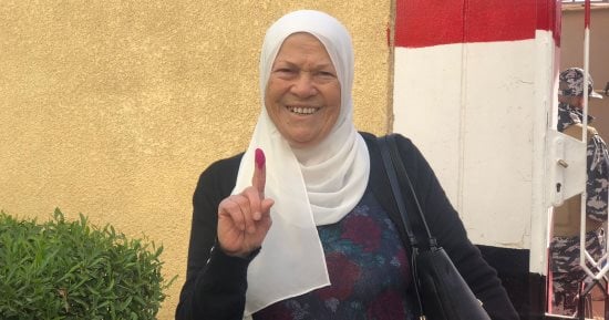 مسنة تدلى بصوتها فى الانتخابات: "نزلت عشان مستقبل أولادنا وأحفادنا"
