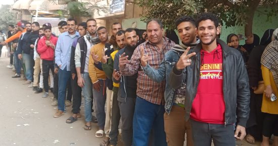 مشاركة شبابية كثيفة بلجان مدرسة جمال عبد الناصر بمصر القديمة.. صور